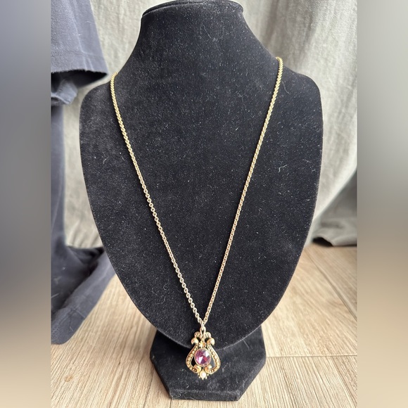 22” 1970’s Vintage AVON Gold & Purple Pendant Antique Pearl Victorian Crest - Picture 4 of 5